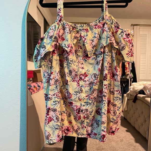 Floral Off-Shoulder Ruffle Top - Picture 2 of 3